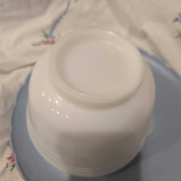 Pyrex White Mixing Bowl - Picture 6 of 8